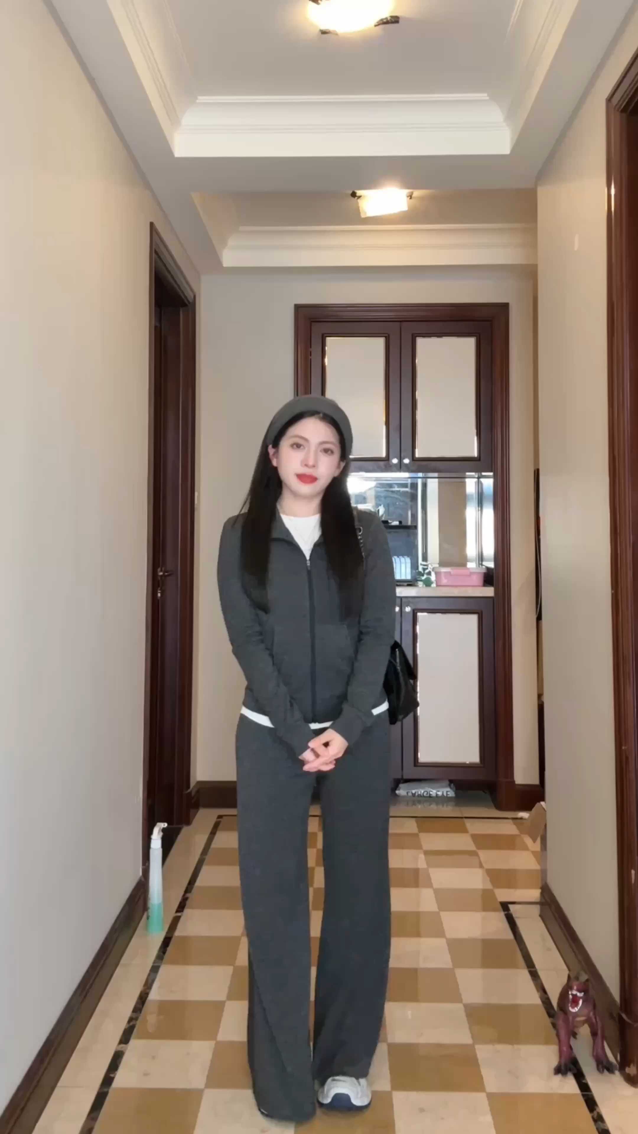 穿搭是一场长期主义 更是内心稳定的具象化 #小个子女生 #小个子穿搭 #长期主义 #秋日上新 #随时随地标记一下